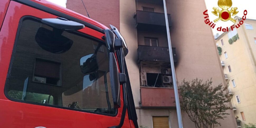 https://assets.gazzettadelsud.it/2025/10/Un-incendio-in-una-palazzina-di-quattro-piani-ha-causato-la-morte-di-tre-persone-la-scorsa-notte-a-Cornaredo-nel-Milanese-970x485.jpg
