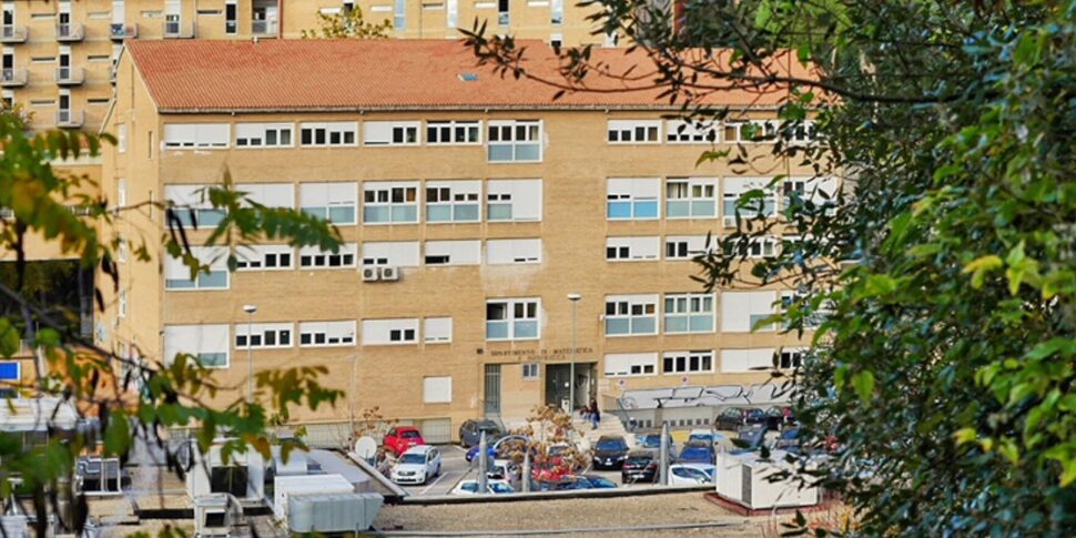 Giovane ucciso nel parcheggio dell