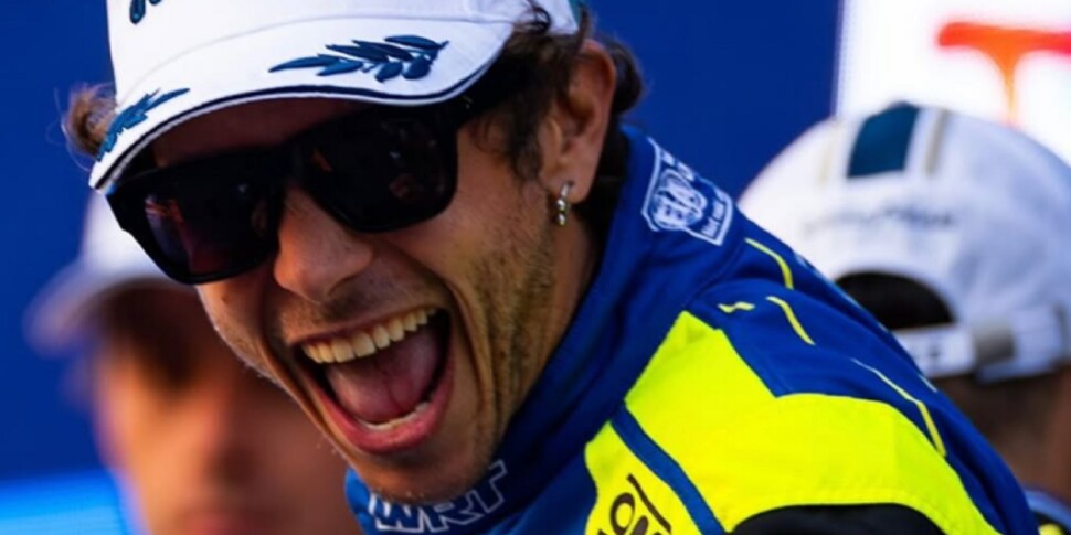 Valentino Rossi vince a Indianapolis, 17 anni dopo il MotoGp Valentino Rossi vince a Indianapolis, 17 anni dopo il MotoGp