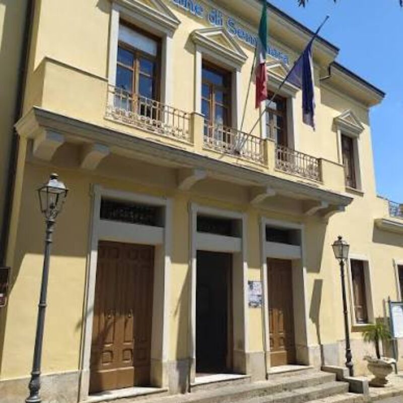 Bombola di gas davanti al Municipio di Seminara. Il sindaco Piccolo: "Non ci faremo intimidire"