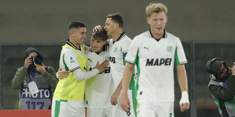Il Sassuolo fa festa a Verona, decide Pinamonti