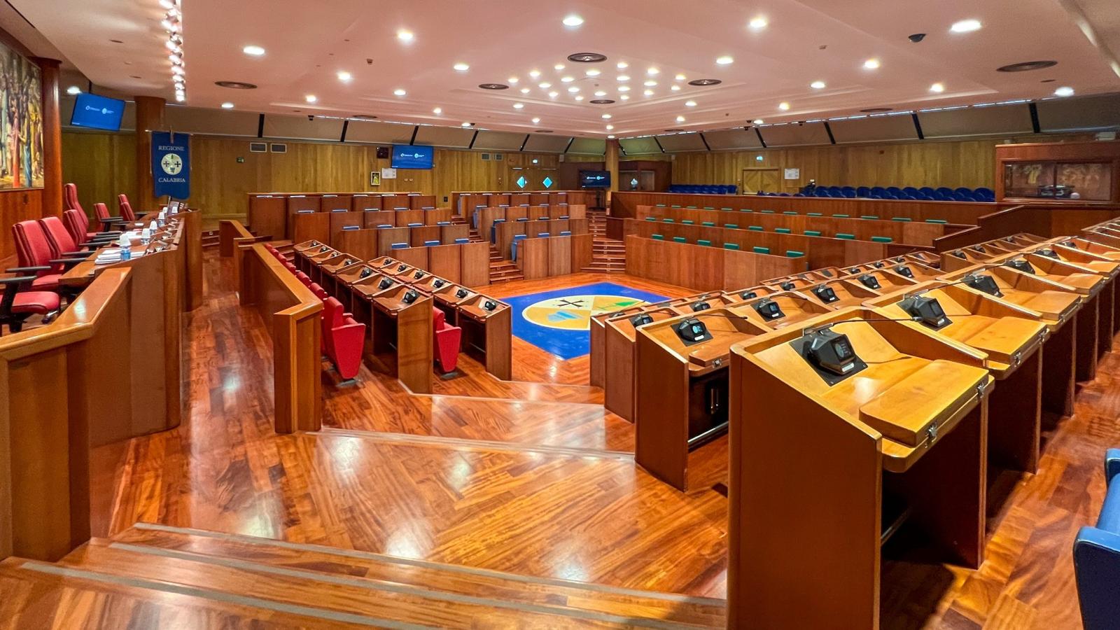 La Regione Calabria reintroduce i sottosegretari: scoppia lo scontro