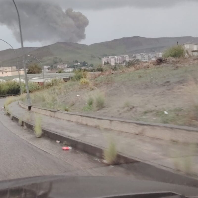Maltempo, numerosi interventi dei Vigili del Fuoco nelle province di Crotone e Catanzaro. Incendio in un magazzino agricolo