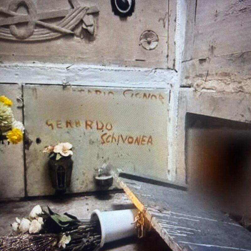 Corigliano Rossano, macabro spettacolo nella cappella Purgatorio di S. Giuseppe: spuntano ossa umane e rifiuti