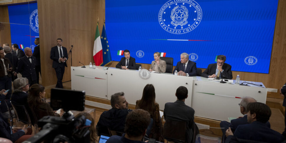 Nella prima bozza della manovra 137 articoli, dall Nella prima bozza della manovra 137 articoli, dall