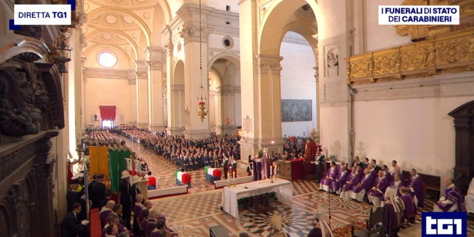 Le famiglie dei carabinieri di Castel d’Azzano: tra lacrime, orgoglio e amore per l’uniforme Le famiglie dei carabinieri di Castel d’Azzano: tra lacrime, orgoglio e amore per l’uniforme