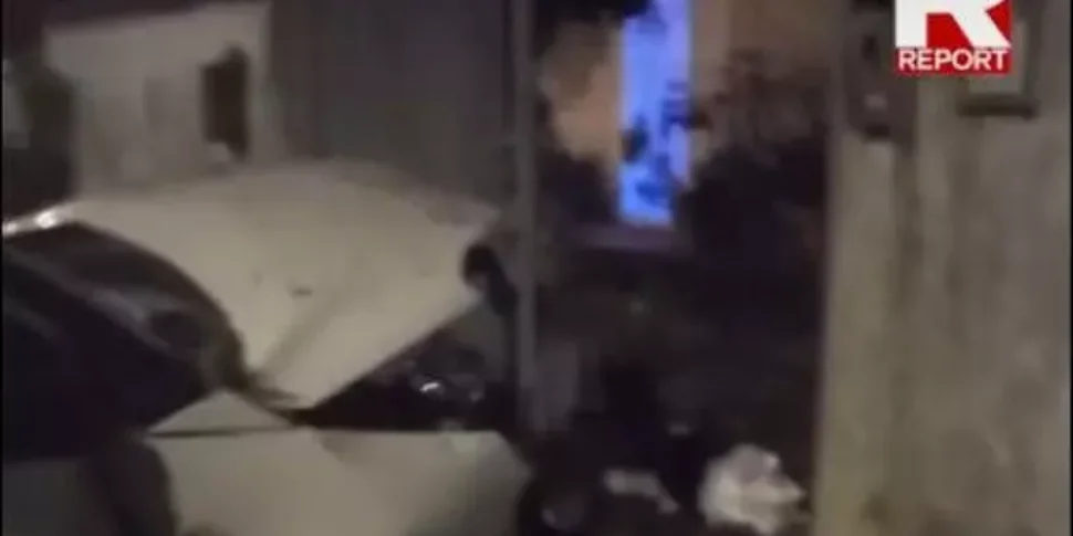 Esplose nella notte le auto del giornalista Ranucci e della figlia. L Esplose nella notte le auto del giornalista Ranucci e della figlia. L