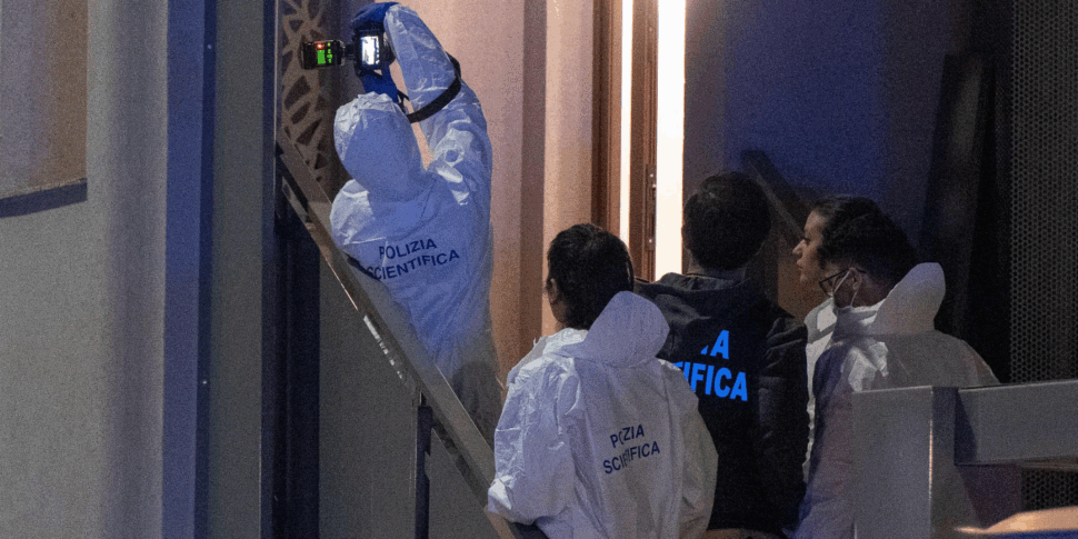 la trascina in terrazza e l accoltella a morte 29enne uccisa dal fidanzato a milano l allarme dato dai vicini che hanno assistito al delitto