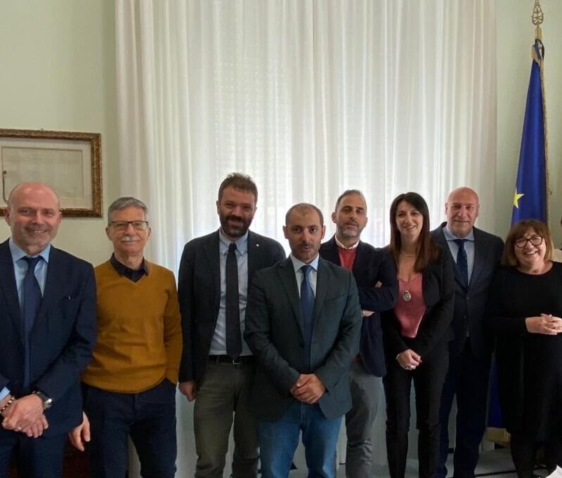 Crotone, le dimissioni del sindaco Voce. I membri della Giunta: "Un singolo episodio non può cancellare cinque anni di impegno"