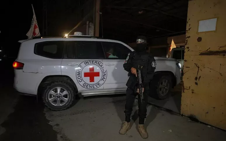 Hamas restituisce il corpo di Margalit. Il dolore di Netanyahu: " Hamas restituisce il corpo di Margalit. Il dolore di Netanyahu: "