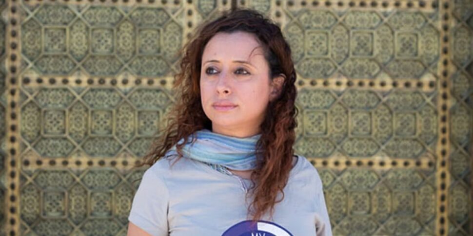 In Marocco confermata la condanna alla femminista Ibtissame Lachgar per blasfemia: sconta 30 mesi per una scritta sulla maglietta