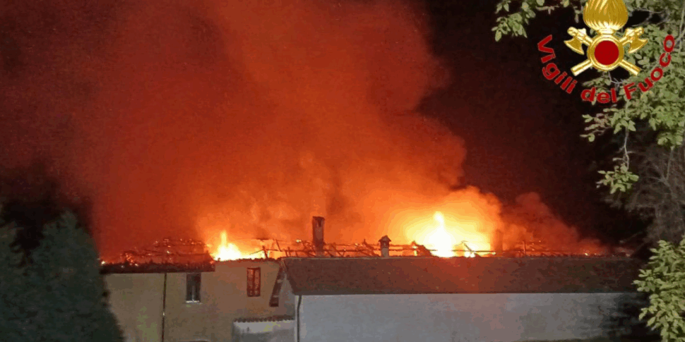 https://assets.gazzettadelsud.it/2025/10/incendio-monastero-lecchese-970x485.png