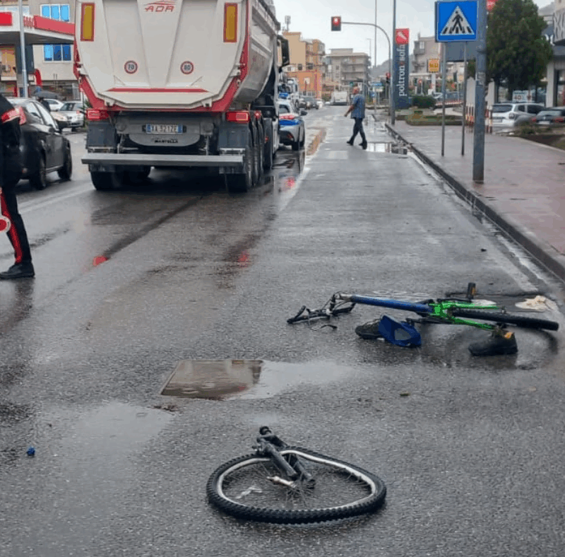 Le urla dei presenti e la corsa in ambulanza: la tragedia del ciclista 56enne Francesco Vita rilancia l'allarme tir a Contesse
