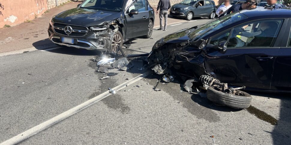Scontro frontale sulla statale a Sant'Alessio, due feriti trasferiti in ...