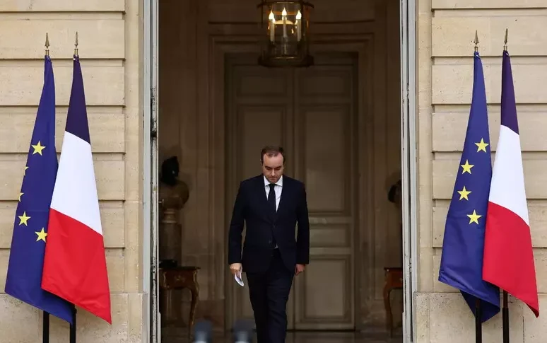 Francia, Lecornu ha rassegnato le dimissioni: "Non c