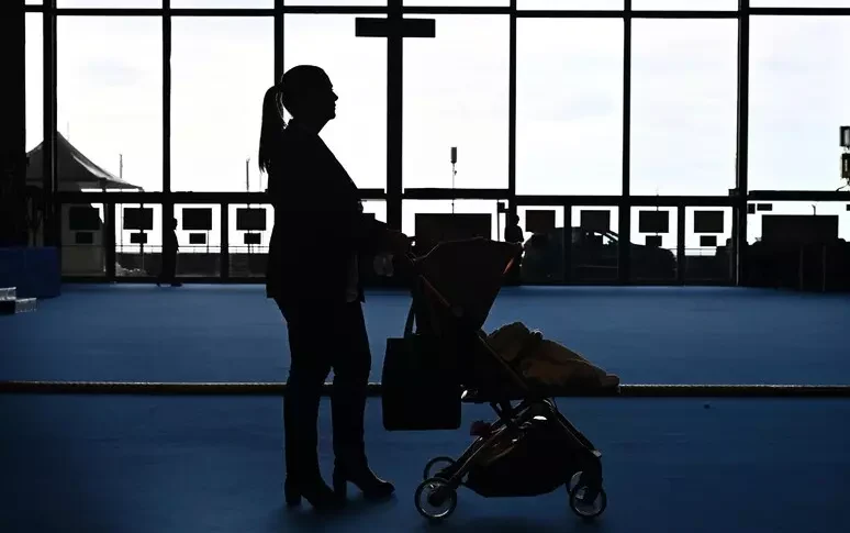 https://assets.gazzettadelsud.it/2025/10/mamma-con-bambino-774x485.webp