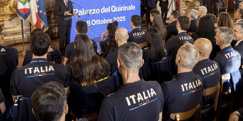 Mattarella riceve al Quirinale le nazionali di volley campioni del mondo: “Formidabili”