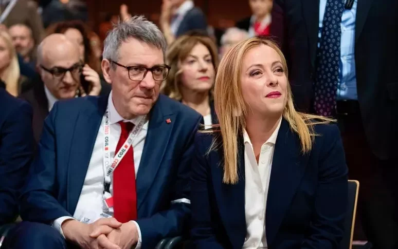 https://assets.gazzettadelsud.it/2025/10/meloni-landini-774x485.webp
