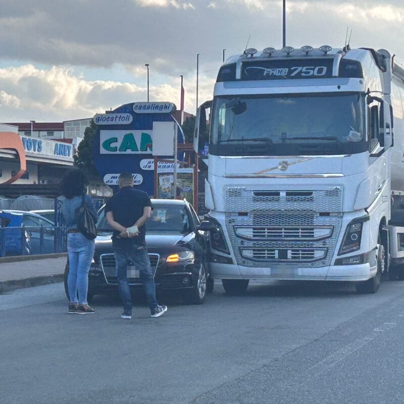 Incidente sulla SS 114 a Messina, scontro tra auto e autoarticolato ...