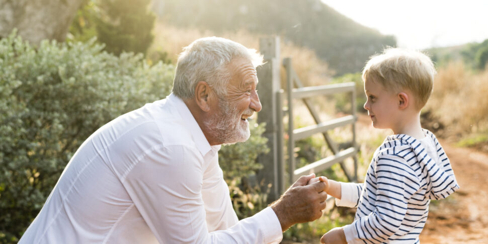 https://assets.gazzettadelsud.it/2025/10/nonno-nipote-970x485.jpg