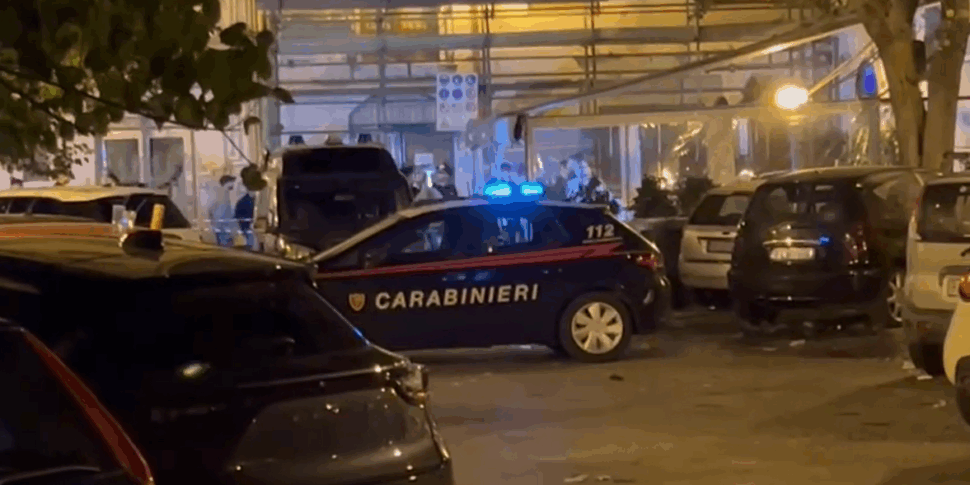 Tenta di fermare un pestaggio, gli sparano in testa: 21enne ucciso con un colpo di pistola nel centro di Palermo
