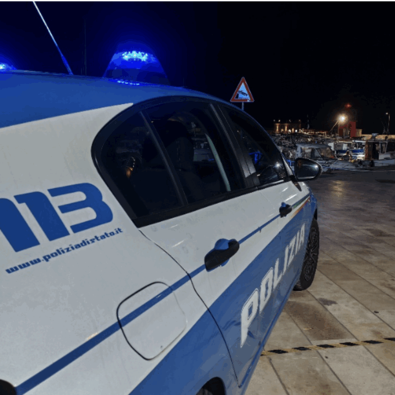 Crotone, due arresti in un giorno: ai domiciliari uno stalker, in carcere un uomo che ha violato le misure cautelari