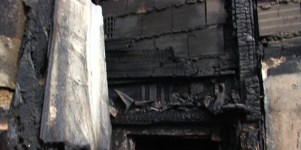 Messina, rione Ariella: dopo l'incendio del 2024 vanno giù le baracche