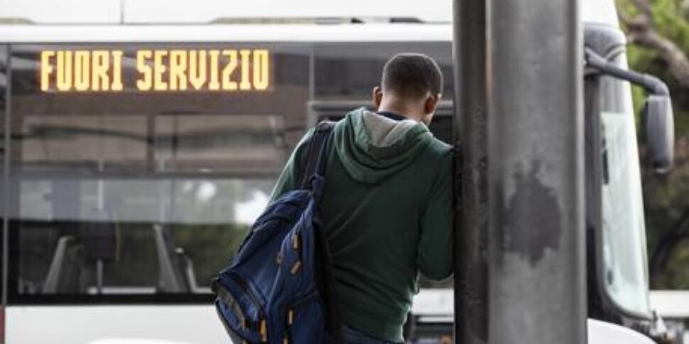 https://assets.gazzettadelsud.it/2025/10/sciopero-970x485.jpg