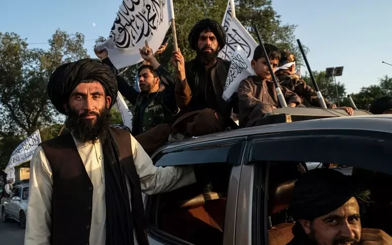 Pakistan, uccisi 40 militanti afghani al confine