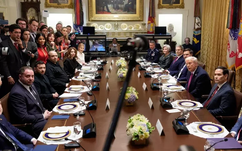 https://assets.gazzettadelsud.it/2025/10/trump-zelensky-casa-bianca-774x485.webp