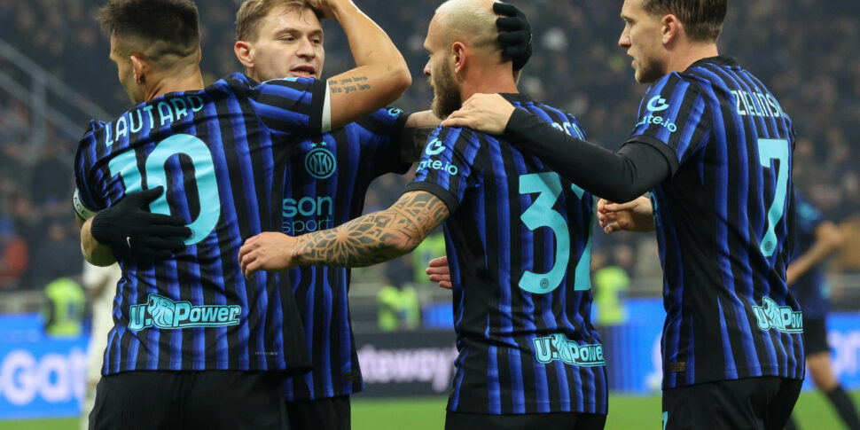 L’Inter batte la Lazio 2 0 e vola in testa alla classifica con la Roma L’Inter batte la Lazio 2 0 e vola in testa alla classifica con la Roma