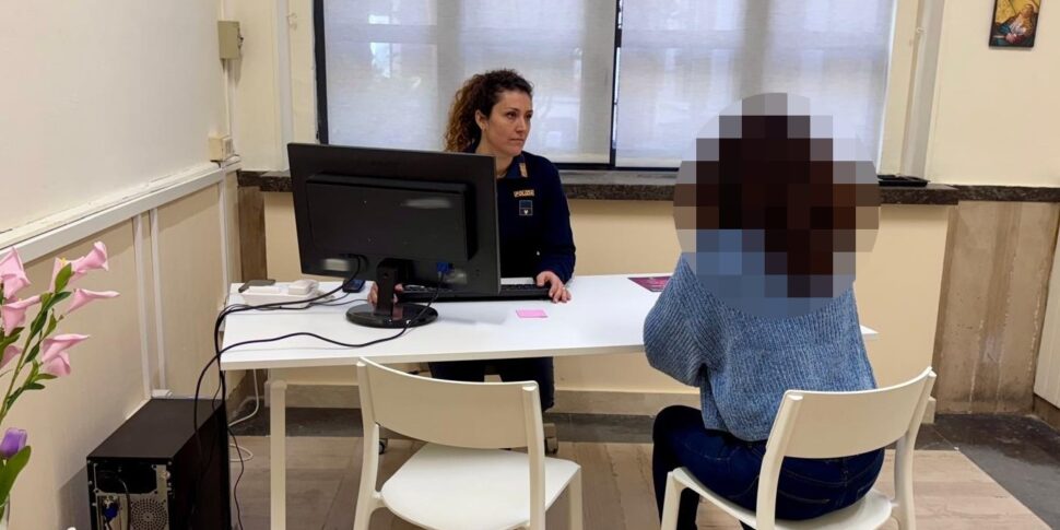 Catania, aggredisce l’ex in strada dopo aver tentato di sottrarle il cellulare: arrestato 48enne