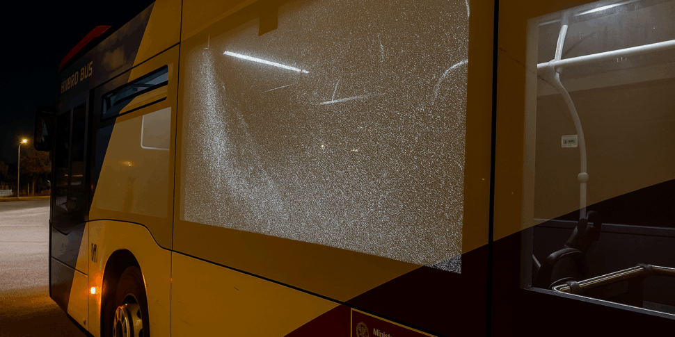 Autista di un autobus ferito a un occhio a Taranto nella notte di Halloween: lanciate grosse palle di carta inzuppate d’acqua Autista di un autobus ferito a un occhio a Taranto nella notte di Halloween: lanciate grosse palle di carta inzuppate d’acqua