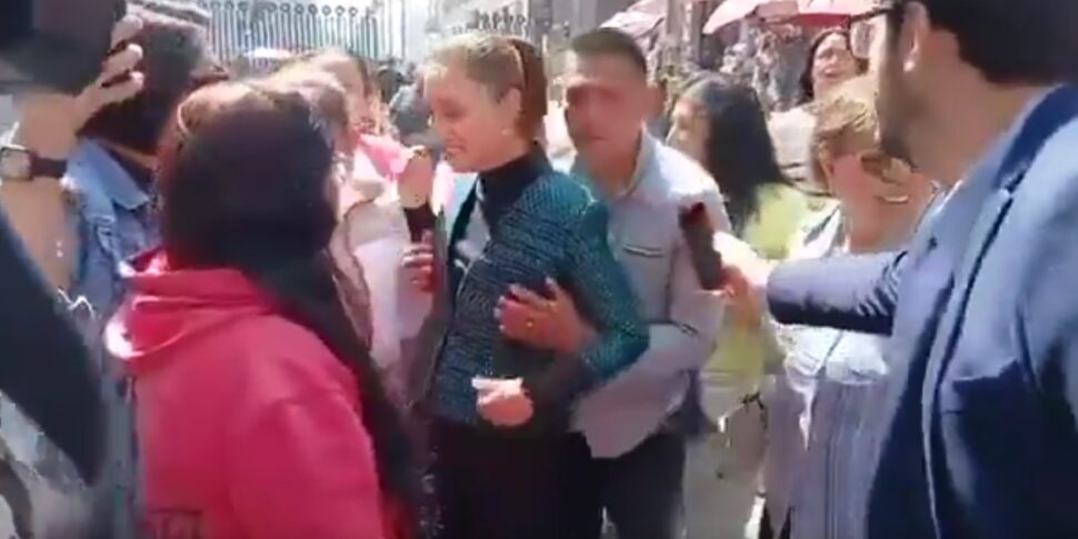Choc in Messico, la presidente Sheinbaum palpeggiata tra la folla: “Serve una legge nazionale” - VIDEO
