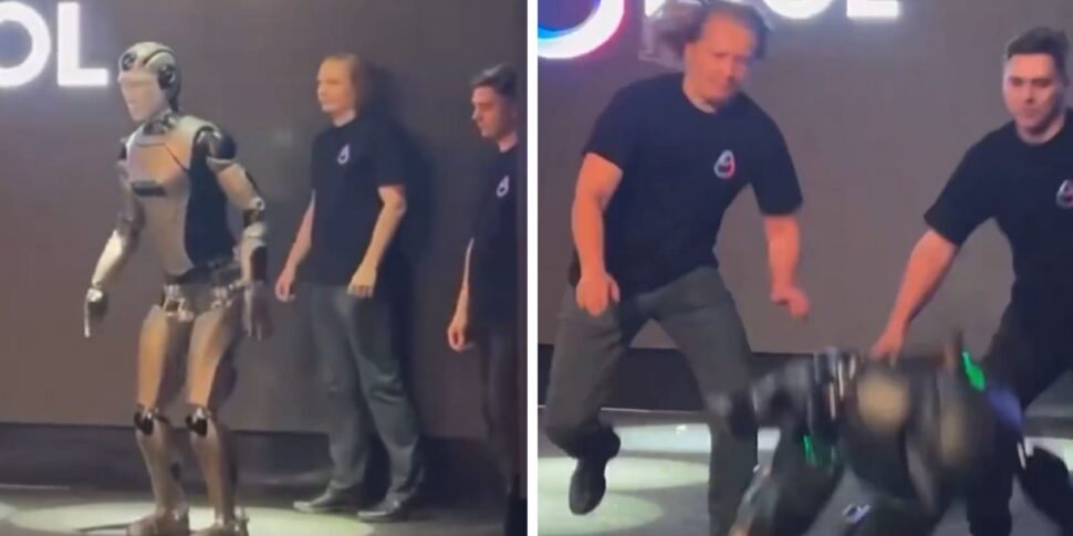 Debutto disastroso per AIdol: il robot russo crolla sul palco dopo pochi secondi VIDEO Debutto disastroso per AIdol: il robot russo crolla sul palco dopo pochi secondi VIDEO