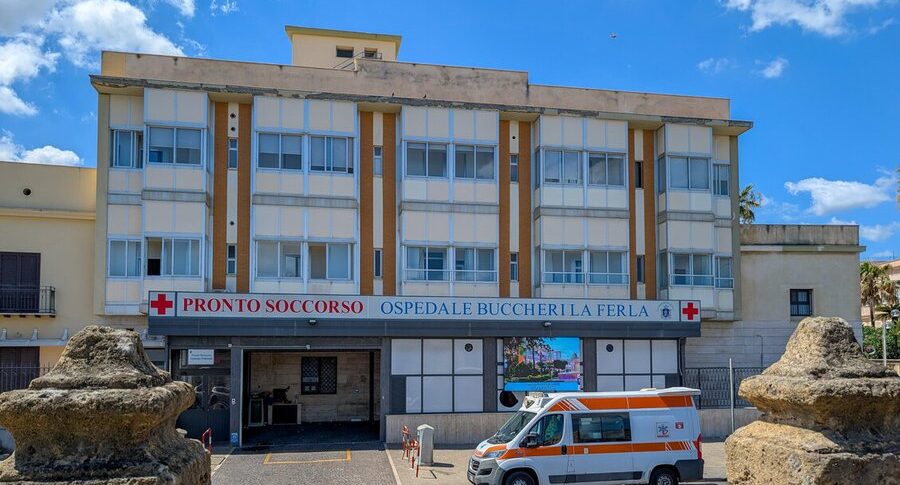 Travolge un vigile mentre dirige il traffico: agente in codice rosso a Palermo Travolge un vigile mentre dirige il traffico: agente in codice rosso a Palermo