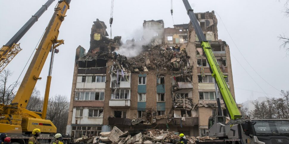 Piano segreto Usa Russia per la pace in Ucraina: territori a Mosca ed esercito di Kiev dimezzato Piano segreto Usa Russia per la pace in Ucraina: territori a Mosca ed esercito di Kiev dimezzato