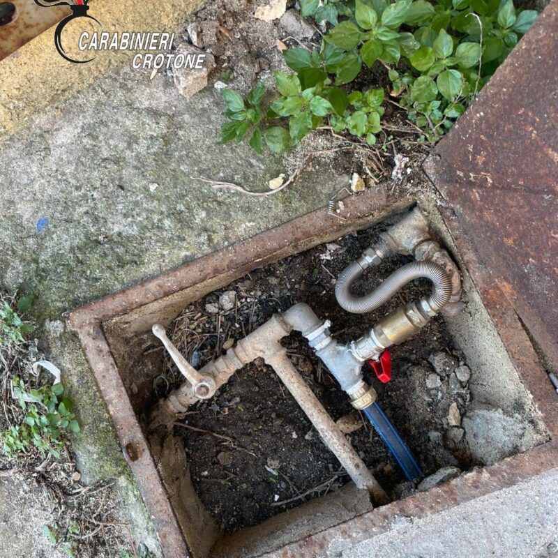 Allaccio abusivo alla rete idrica durante una ristrutturazione non autorizzata: 2 denunce a Strongoli