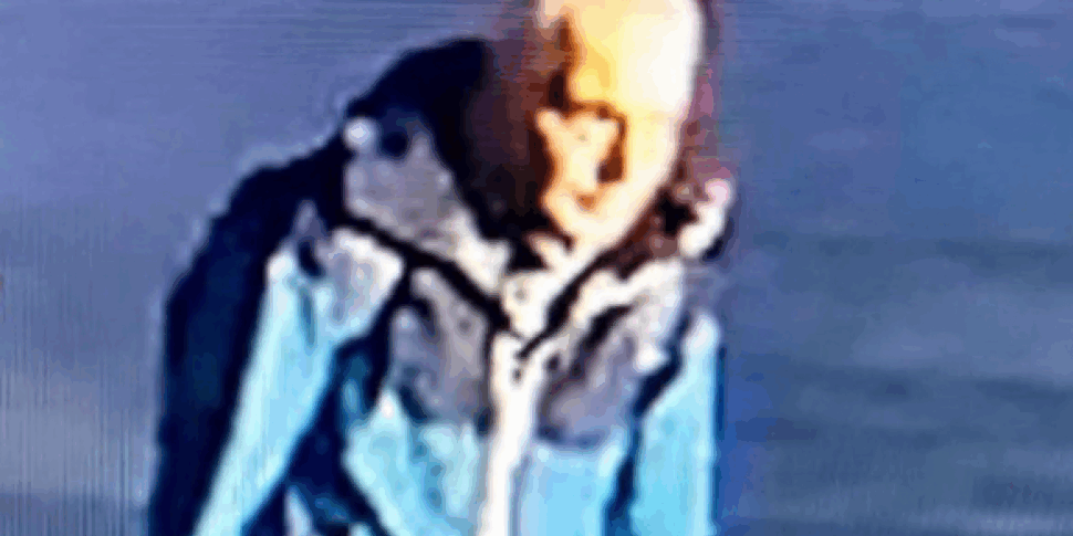 Donna aggredita nel centro di Milano, trovata con un coltello da cucina nella schiena: è grave. Rintracciato il sospettato