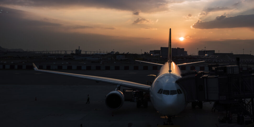 Avvistamento di droni sugli aeroporti di Bruxelles e Liegi, sospesi arrivi e partenze Avvistamento di droni sugli aeroporti di Bruxelles e Liegi, sospesi arrivi e partenze