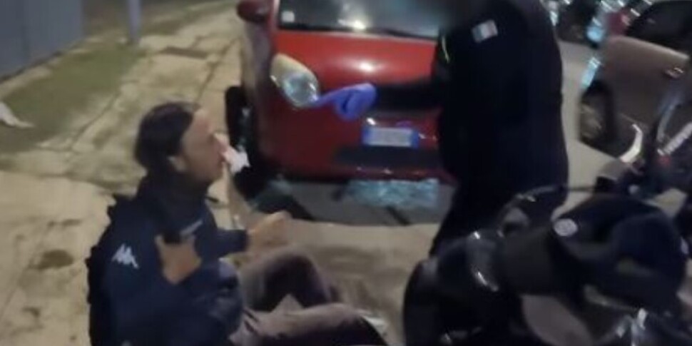Branco aggredisce due ragazzi e un medico a Palermo. "Mi hanno colpito in faccia più volte rompendomi il naso"