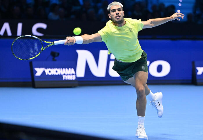 Atp Finals, Alcaraz "liquida" la pratica Aliassime in due set. Ora super finale contro Sinner Atp Finals, Alcaraz "liquida" la pratica Aliassime in due set. Ora super finale contro Sinner