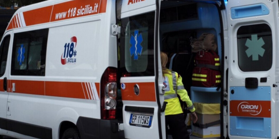 https://assets.gazzettadelsud.it/2025/11/ambulanza-seus-118-970x485-1-970x485-1762784834.jpg