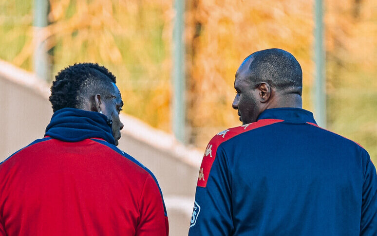 karma is a bitch balotelli cita taylor swift commenta l addio di vieira dal genoa