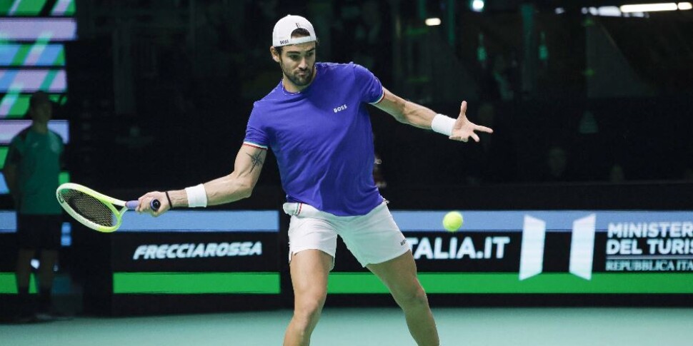 Finale di Coppa Davis: Berrettini vince il primo set contro Carreno Busta