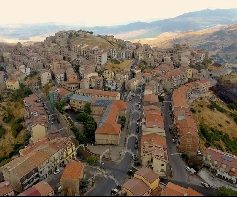 La tranquillità di Capizzi, borgo montano a 150 km da Messina, squarciata dal terribile omicidio del 16enne Giuseppe Di Dio