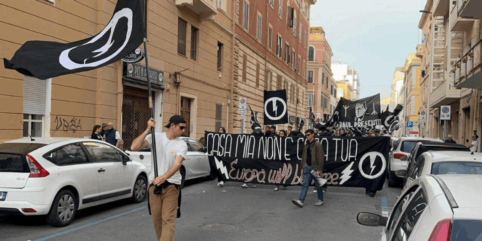 https://assets.gazzettadelsud.it/2025/11/corteo-fascista-970x485.png