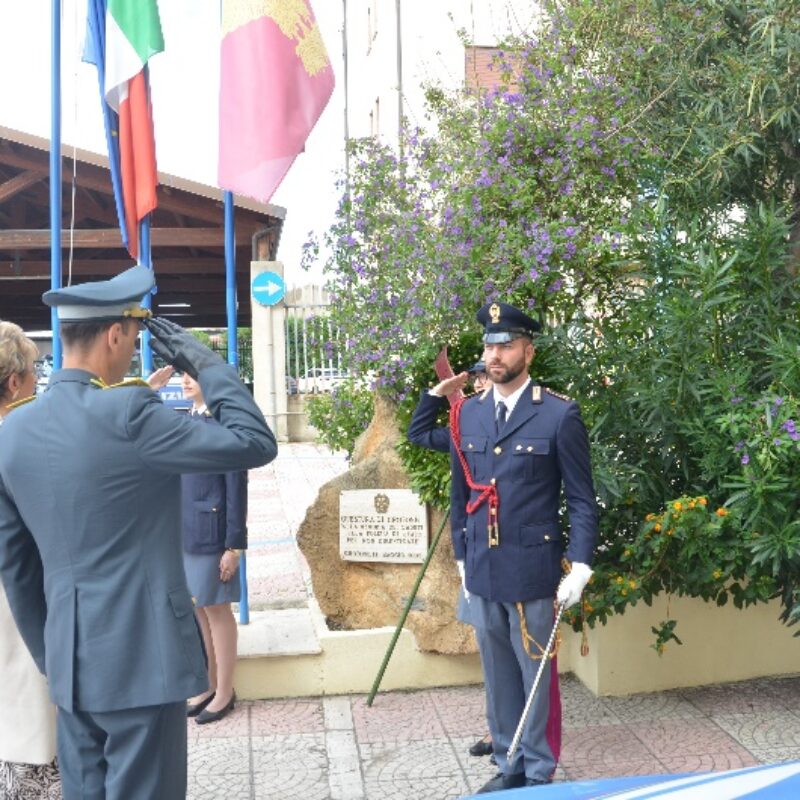 Crotone, il questore Panvino rende omaggio ai caduti della polizia di Stato nella commemorazione dei defunti