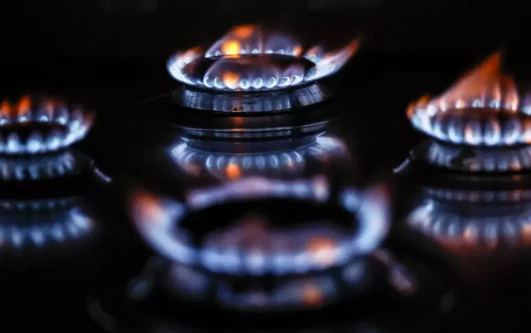 Inverno senza rincari per le bollette, prezzi del gas in calo. Da lunedì riscaldamenti accesi in Calabria e Sicilia Inverno senza rincari per le bollette, prezzi del gas in calo. Da lunedì riscaldamenti accesi in Calabria e Sicilia