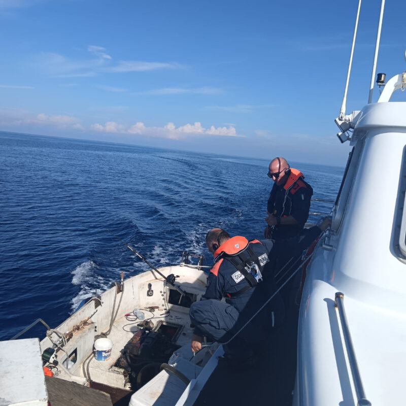 Milazzo, pescatore in difficoltà salvato al largo dalla Guardia costiera